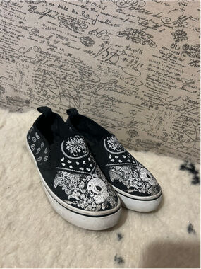 Boys Unbranded Skull Bandana Print Slip-On Sneakers Black/White